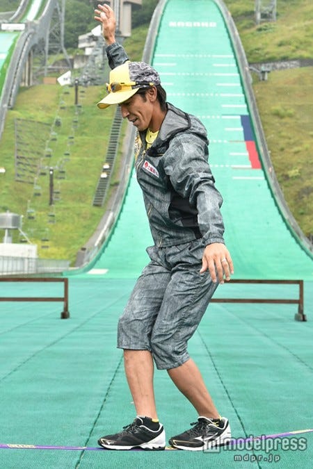 スラッグラインで見事なバランス感覚を見せつける葛西紀明選手(画像提供:テレビ朝日)