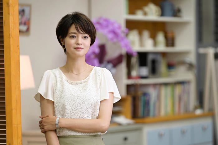 小林涼子 (C)テレビ東京