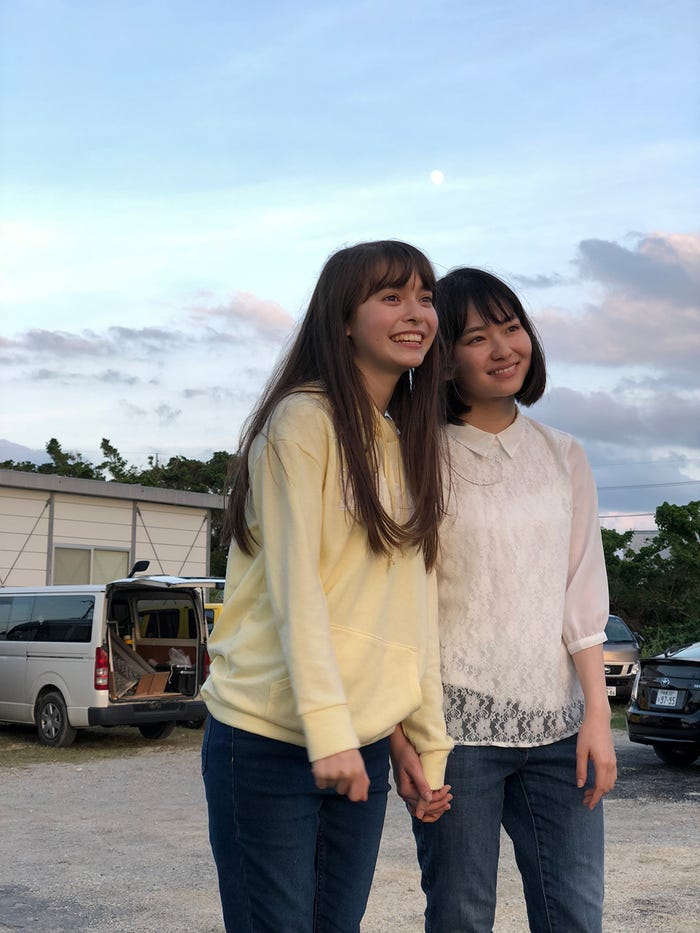 (左)トミコ クレア(提供写真)