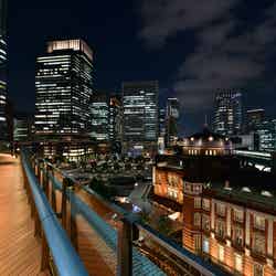 ライトアップされた夜の東京駅周辺（提供写真）