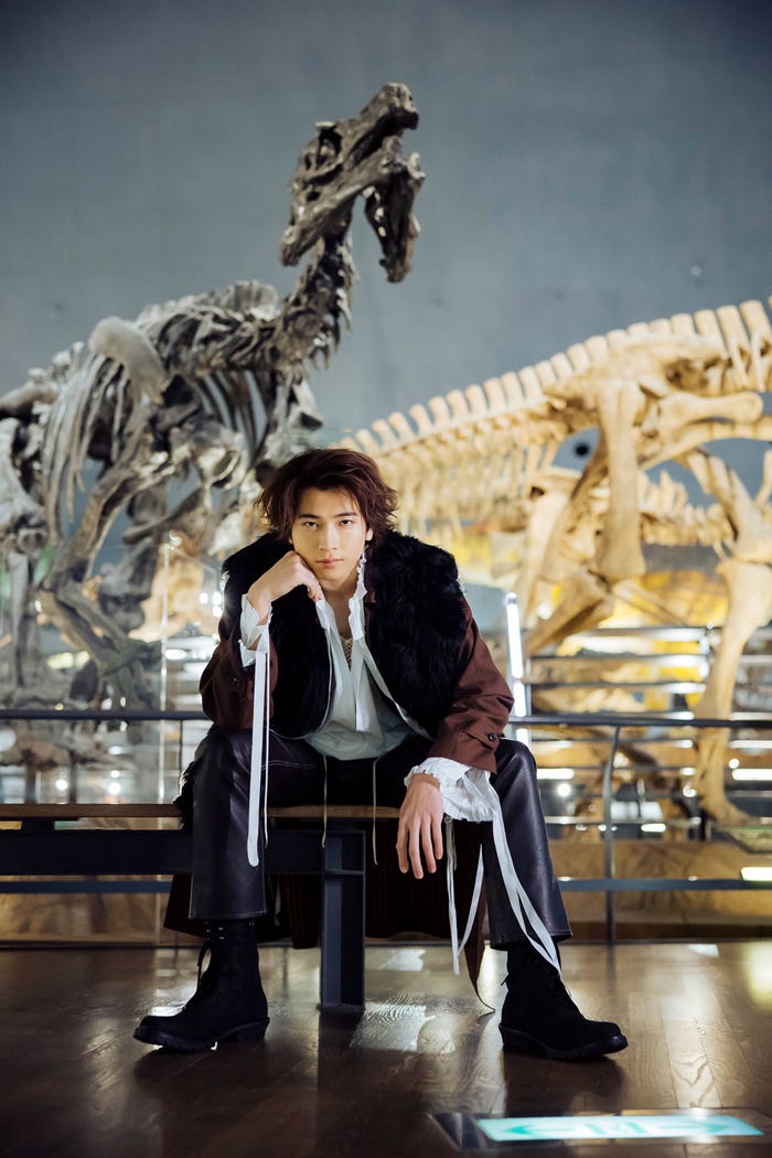 「庄司浩平カレンダー 2026.04-2027.03」(C)KADOKAWA/撮影:横山マサト