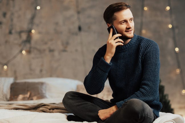 彼女からいきなりの電話ってどう思う 実は な男性の本音3選 モデルプレス