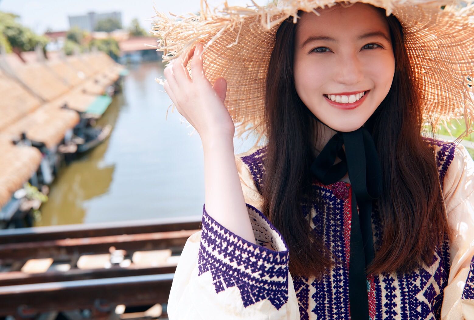 特典ポストカード　撮影＝三宮幹史／今田美桜写真集「ラストショット」（講談社）より
