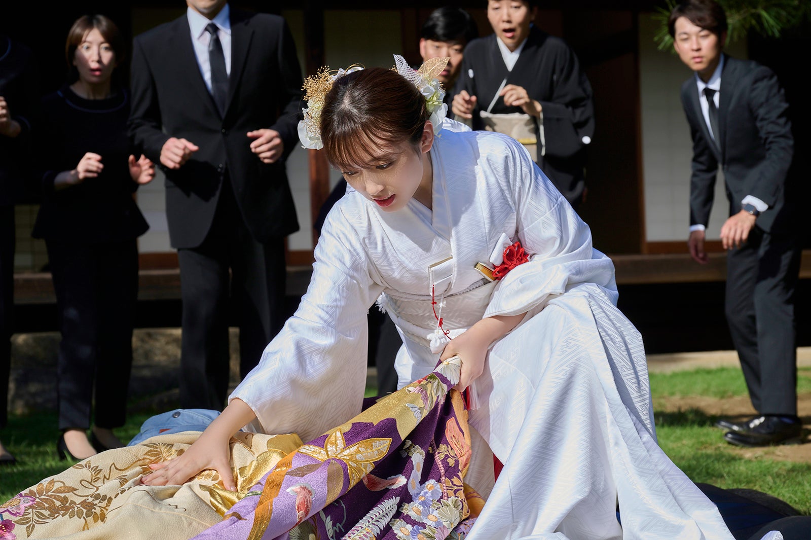 矢吹奈子「18歳、新妻、不倫します。」第1話より（C）わたなべ志穂／小学館／ABC