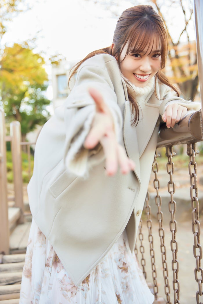 「下剋上球児」で話題・伊達さゆり、デート風グラビアにドキッ 透明感溢れるオフショルニット姿も公開