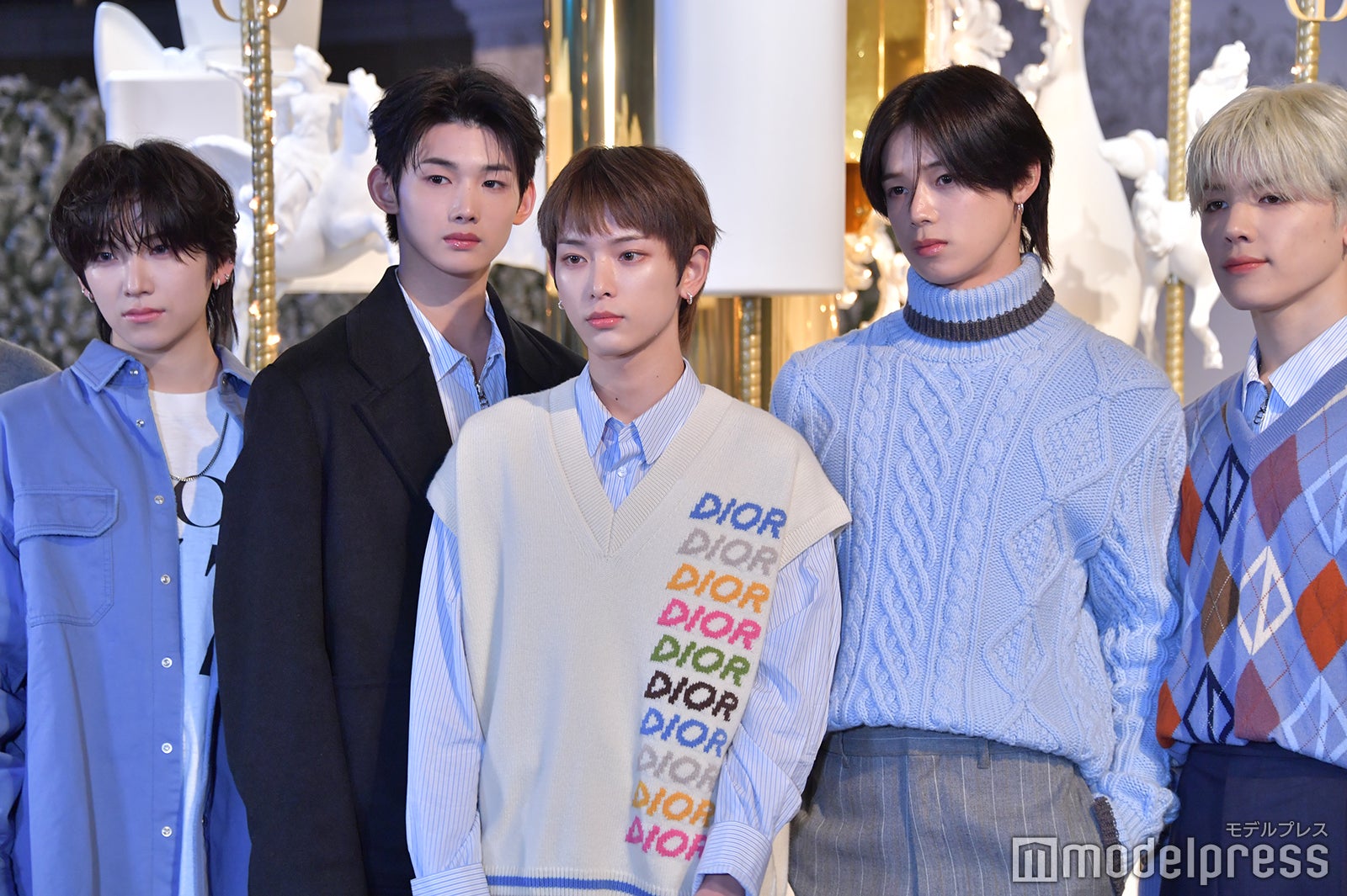 （左から）FUMA、EJ、YUMA、JO、HARUA、K、MAKI（C）モデルプレス