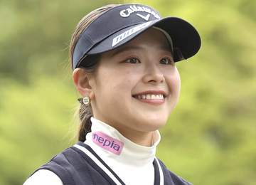女子ゴルフ 吉田鈴が「白戸家入りですか？」ソフトバンクのお父さん犬と2ショ じゃれ合う姿が「可愛すぎるやろお父さん」