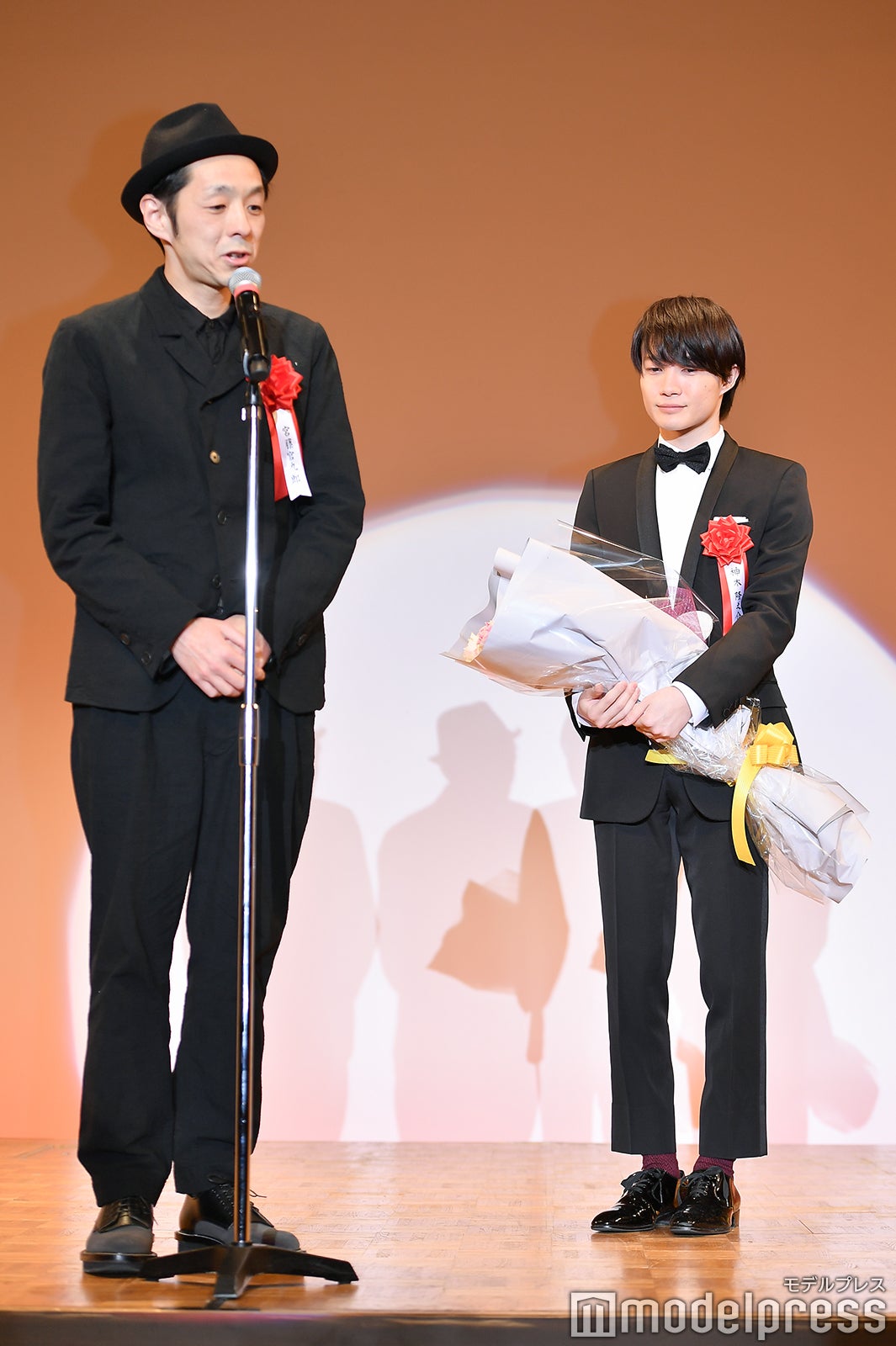 宮藤官九郎、神木隆之介（C）モデルプレス