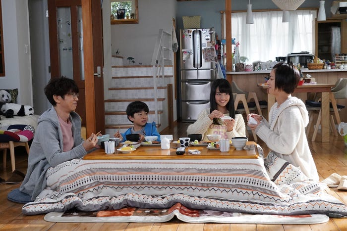 ユースケ・サンタマリア、鳥越壮真、関谷瑠紀、尾野真千子(C)日本テレビ