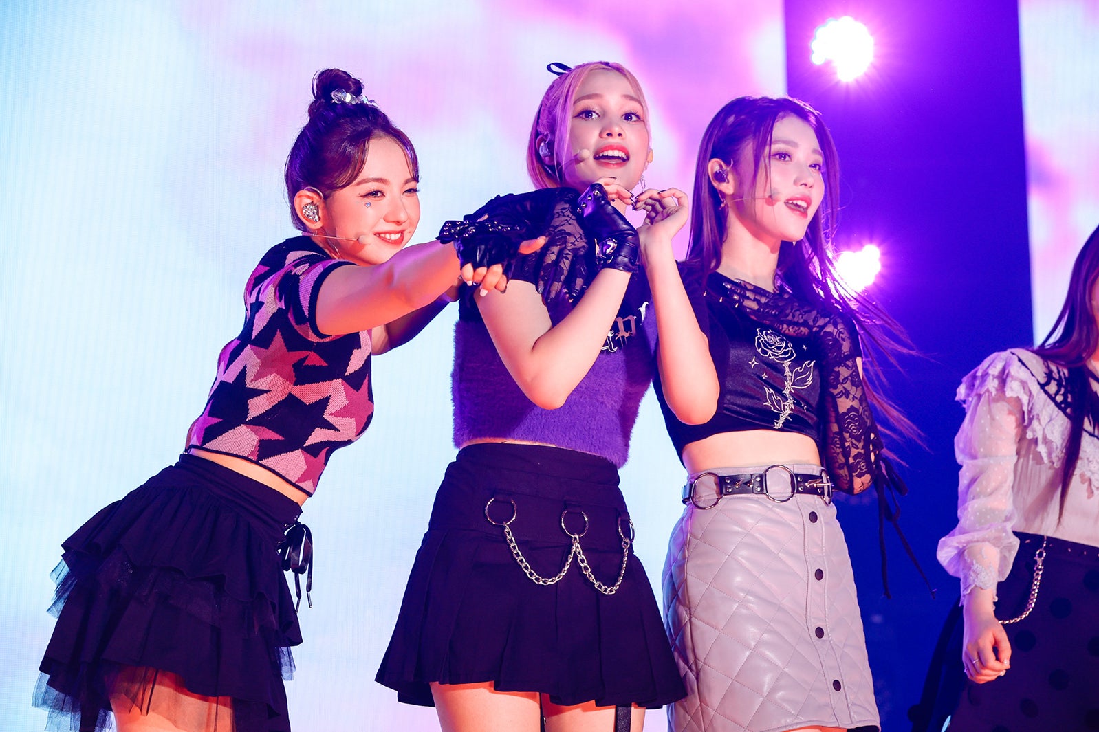 マシロ、ヒュニンバヒエ、シャオティン「Kep1er Japan Debut Showcase Live <FLY-UP>」撮影：上山陽介／木村泰之（提供写真）