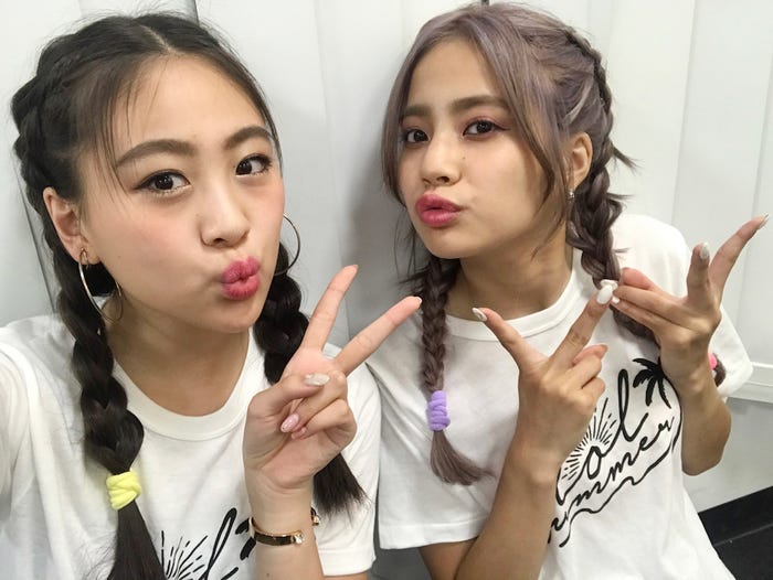 moca、hibiki(画像提供:avex)