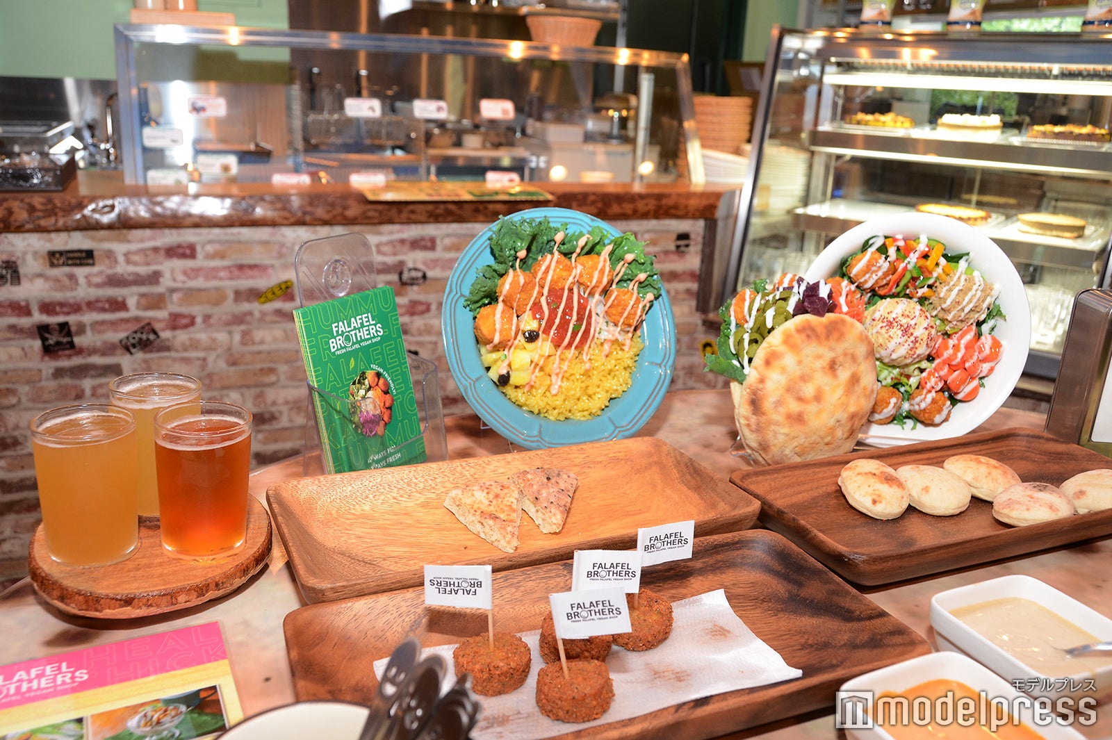 FALAFEL BROTHERS（C）モデルプレス