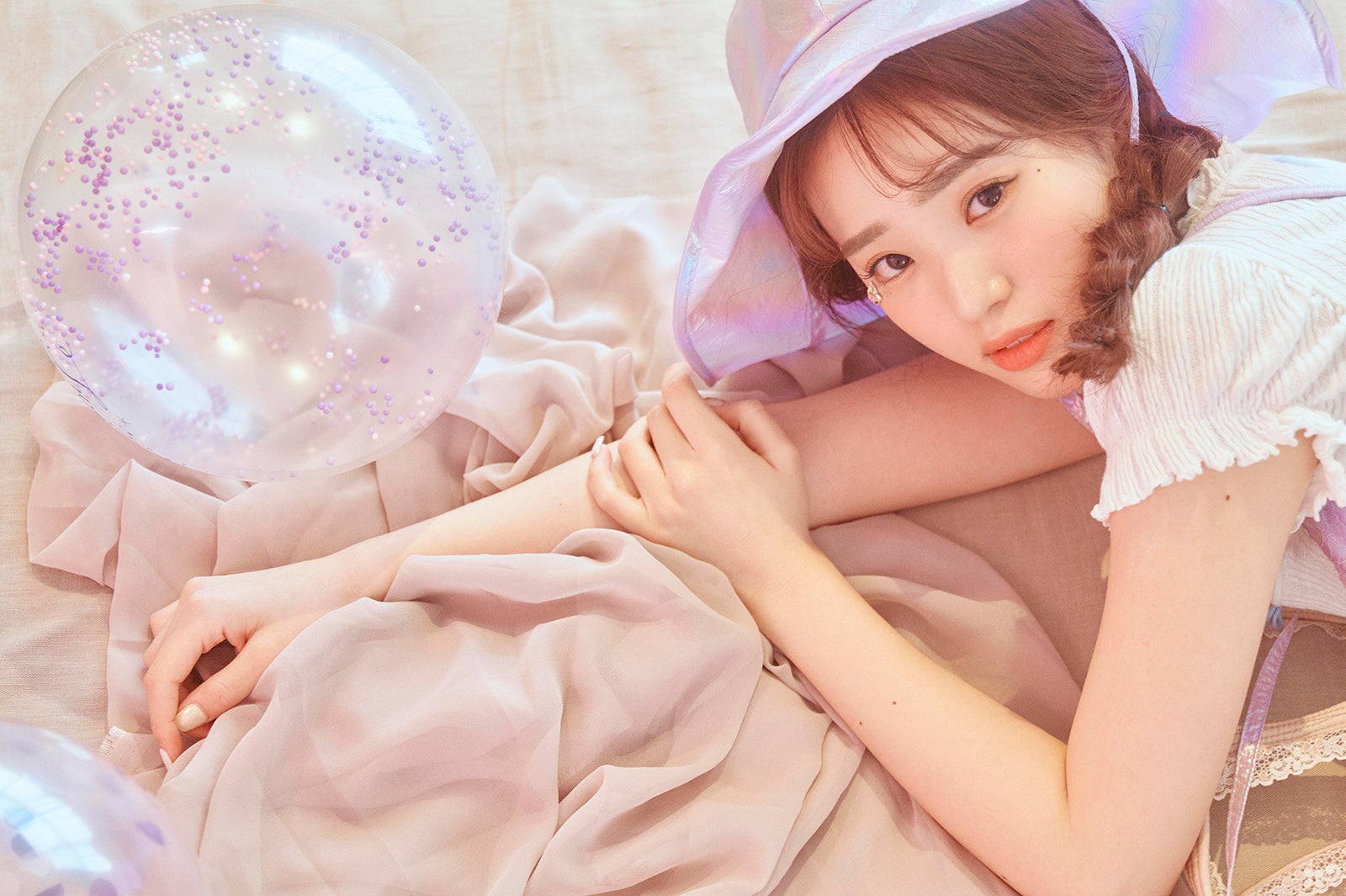 中町綾、ドリーミー衣装で甘いオトナの世界観「PECHE」初登場