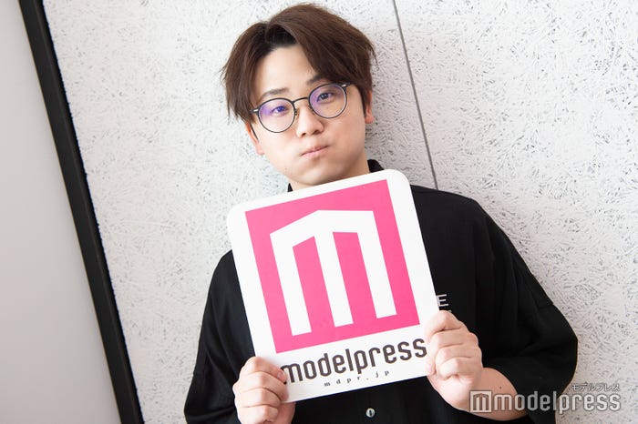 虫眼鏡 (C)モデルプレス