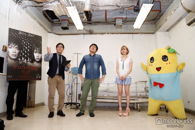 （左2番目から）山里亮太、水沢アリー、なっしー