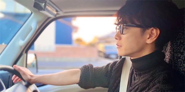 佐藤健 夕陽で 映える 運転姿を披露 手がエロい モデルプレス