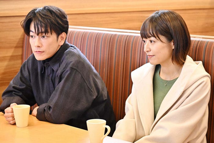 佐藤健、井上真央/「100万回 言えばよかった」最終話より(C)TBS