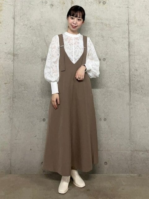 白ブラウス　コーデ　秋