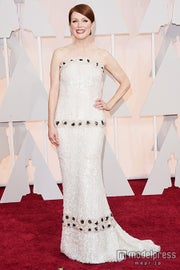アカデミー主演女優賞最有力候補・ジュリアン・ムーア、シャネルのタイトドレスでレッドカーペット降臨/photo:Getty Images【モデルプレス】