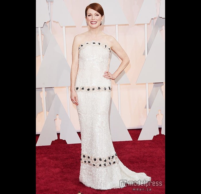 アカデミー主演女優賞最有力候補・ジュリアン・ムーア、シャネルのタイトドレスでレッドカーペット降臨/photo:Getty Images【モデルプレス】