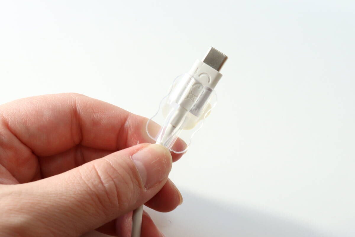 ダイソーの根本を守るケーブルホルダー（テディベア