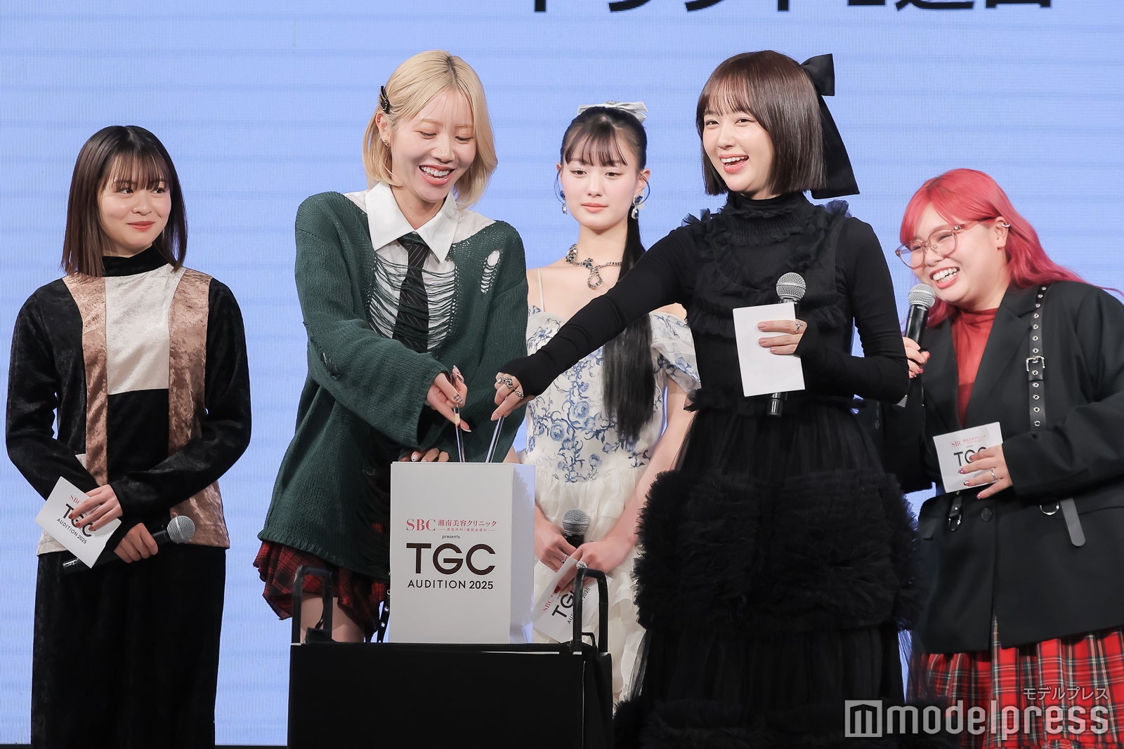 エア、なえなの（C）モデルプレス