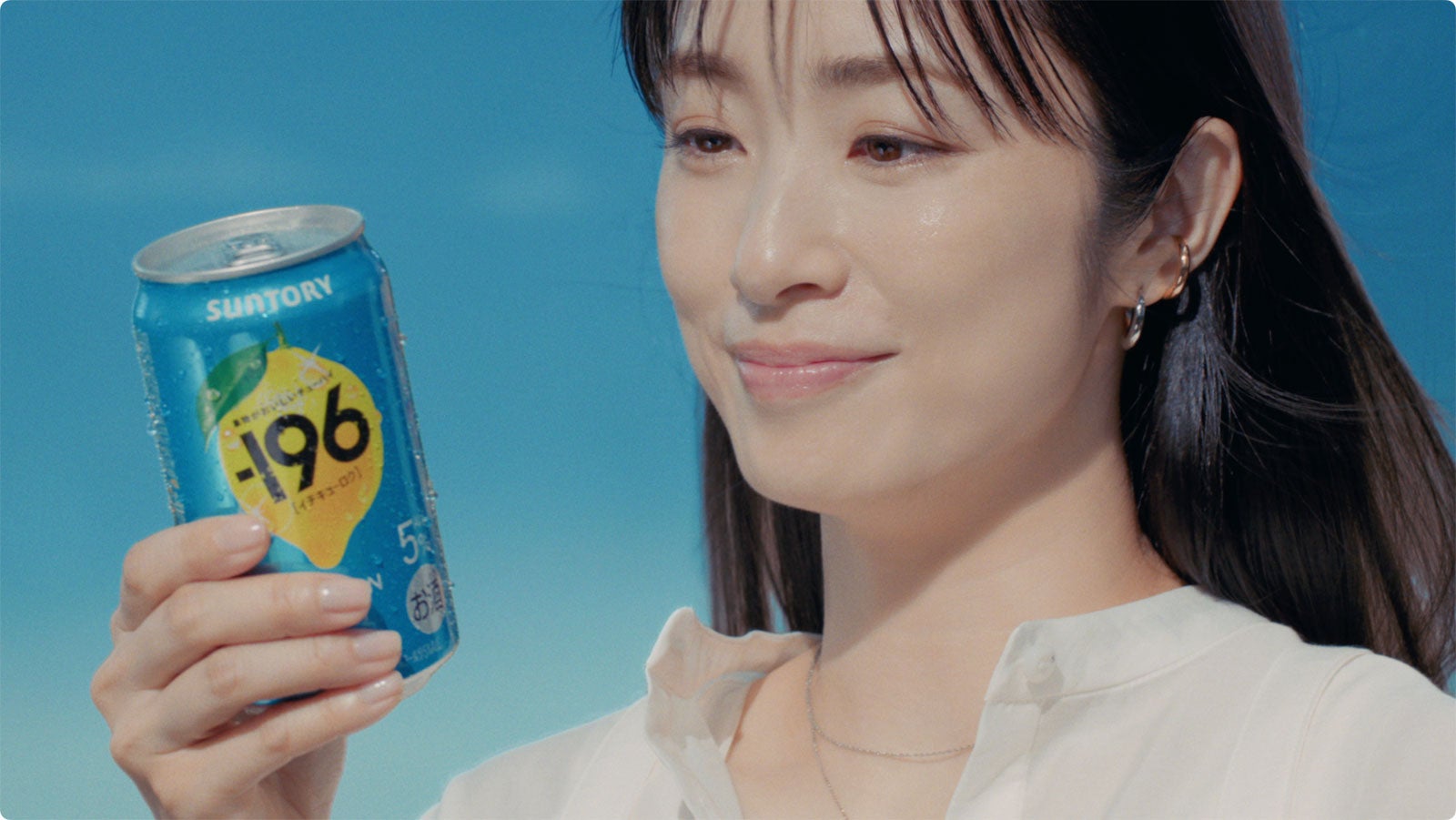 上戸彩／新TVCM「天晴れ！チューハイはこれになる」篇より（提供写真）