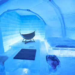 真冬の北海道のアイスホテルが幻想的!バー&レストランも併設の“氷の街”が美しい/画像提供:I-PRO