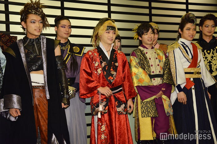 宇宙Six(手前左から)原嘉孝、山本亮太、江田剛、松本幸大(C)モデルプレス