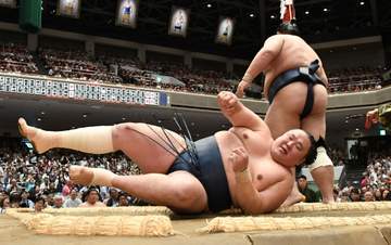 41歳の玉鷲が初日から6連敗も前向く「落ち込んでいる暇がない」23歳の藤凌駕は感嘆「吹っ飛ばされると思った」