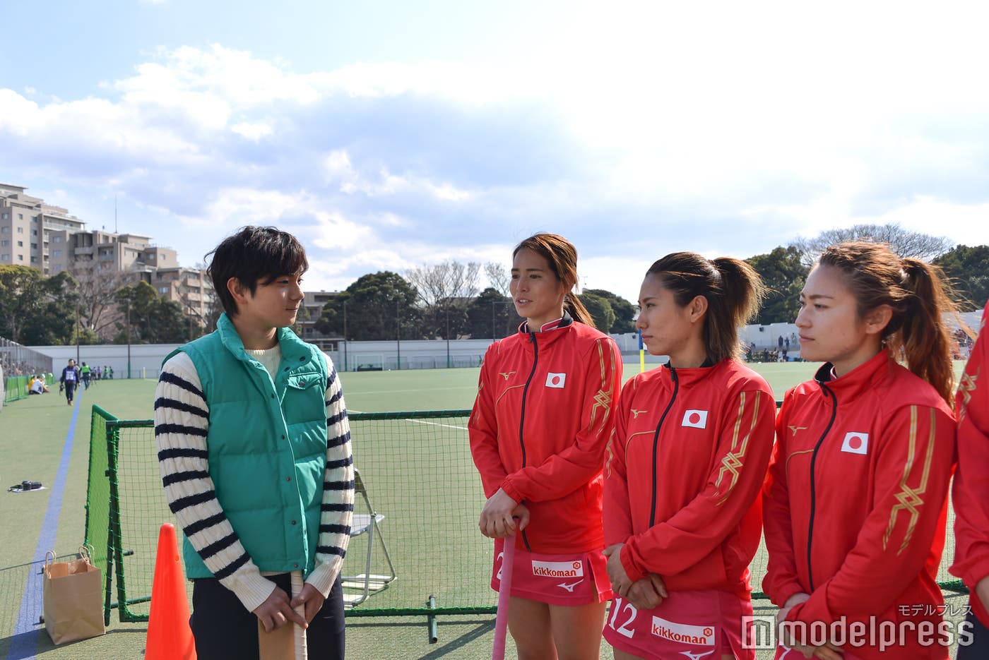 インタビューの様子(C)モデルプレス