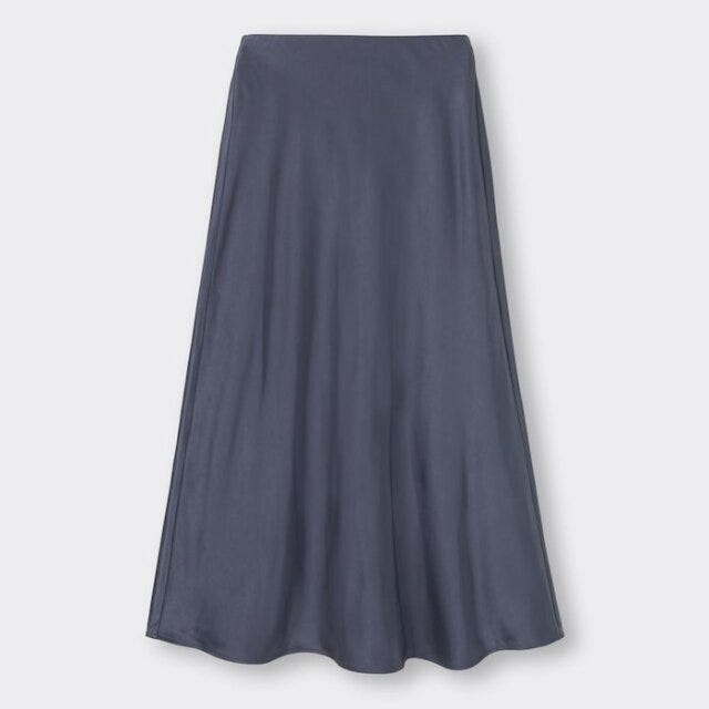 GU　高見えスカート　上品コーデ　サテンロングスカート