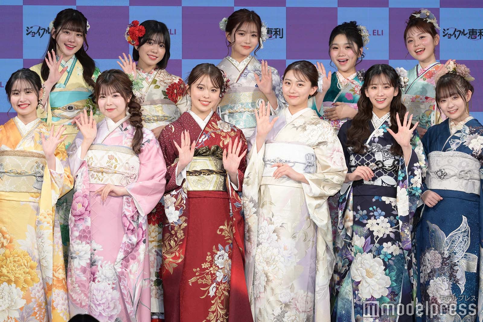 （前列左から）もか、折田涼夏、おさき、みとゆな、金子みゆ、まいきち（後列左から）りんか、磯村美羽、田仲埜愛、中島結音、みみりん（C）モデルプレス