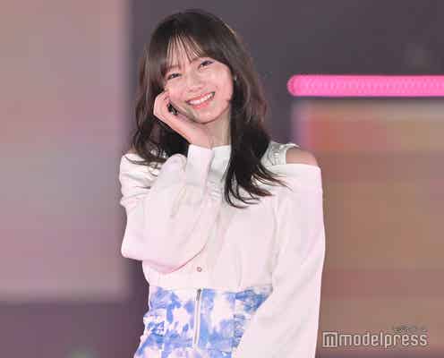 櫻坂46田村保乃、“肩見せ”で華奢スタイル際立つ<GirlsAward 2023 A/W>