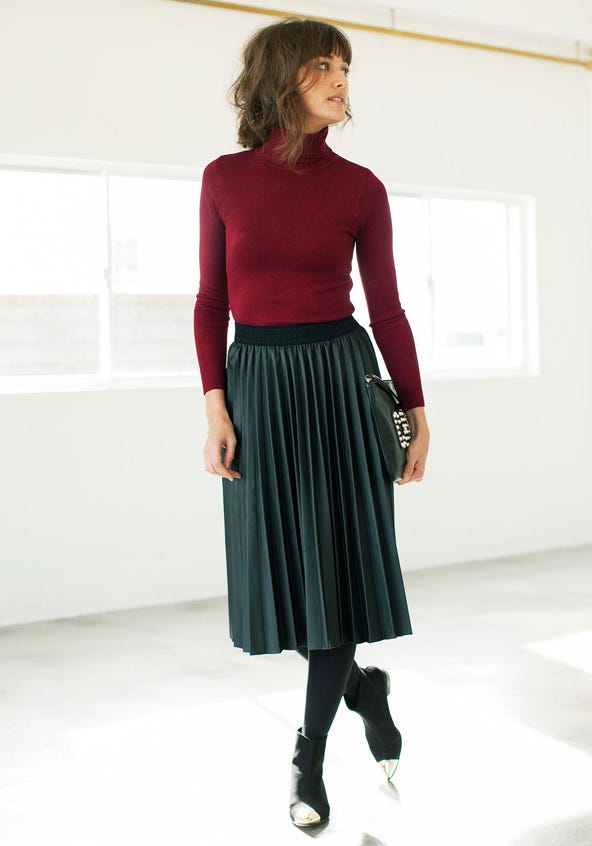 フェイクレザープリーツスカート「STYLEST」5,350円(税別)/画像提供:STYLEST