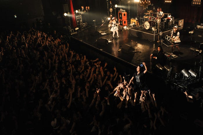 BAND-MAID/写真:MASANORI FUJIKAWA