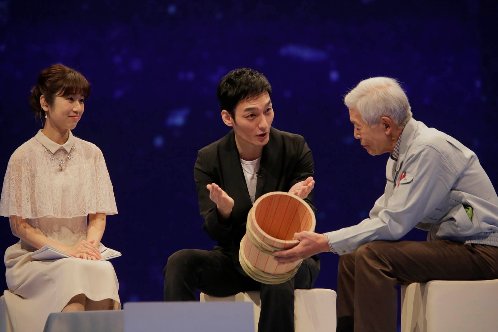 （中央）草なぎ剛（C）NHK