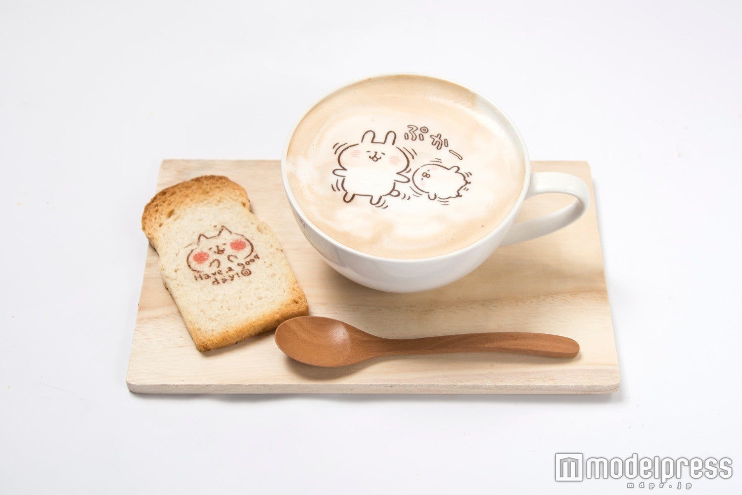 ホットラテにうかぶピスケとうさぎ￥880（税抜） （C）kanahei／TXCOM