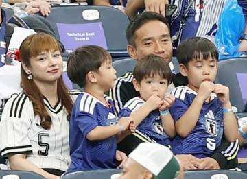 「泣けます」「偉大な父」5度目W杯終えた長友佑都「いつか大きくなって・・・」4男児との家族Sとともに綴った七夕の願いにSNS感動「穏やかなパパに戻られている」