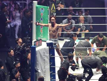 “路上の伝説”朝倉未来が復活の1回159秒TKO勝ち「これが日本の格闘技の歴史の1ページ」9カ月ぶり復帰戦でレジェンド43歳青木真也に劇勝「本当に嬉しい。今日はテキーラ100杯目指す」