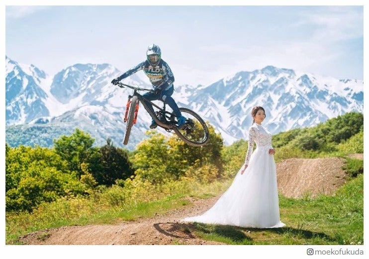 妊娠発表の“初代バチェロレッテ”福田萌子、パートナーとのウェディングドレス姿記念写真披露 撮影裏側も明かす