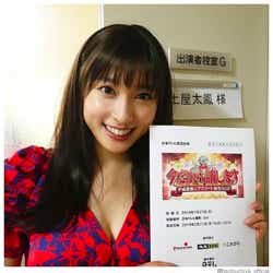 モデルプレス - 土屋太鳳、美谷間チラリ「今までと違う」SEXY衣装のショットに反響