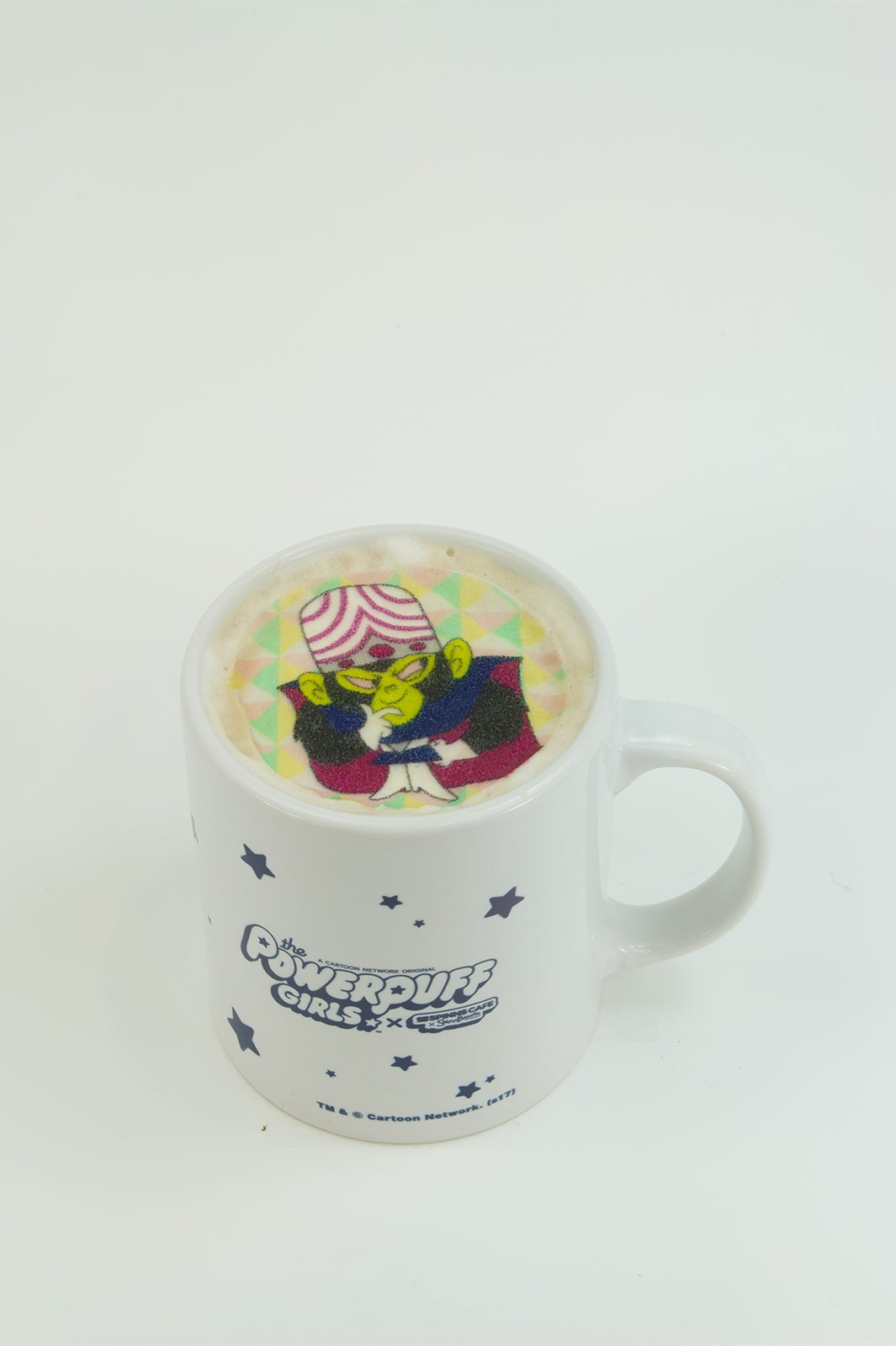 パワーパフ　ガールズホットドリンク（カフェラテ／カフェモカ／ココア）￥650（税込）／画像提供：SPINNS