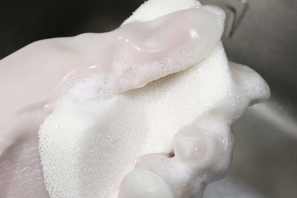 泡立ちが良いダイソーのキッチンスポンジ