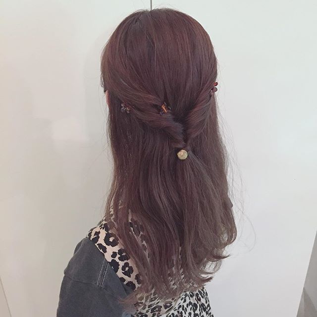 夏らしい涼しい髪型にしたいなら 大人女子にして欲しい簡単にこなれ感を出すアレンジ モデルプレス 夏らしい涼しい髪型にしたいなら 大人女子にして欲しい簡単にこなれ感を出すアレンジ モデルプレス