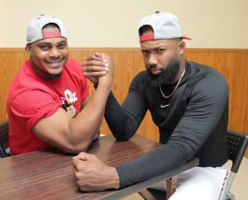 広島・ファビアン＆モンテロ全試合2人でお立ち台！ 「ファビは猫！くっついたりするのが好き」「モンティーはゴリラ！ぶつかったら痛い」