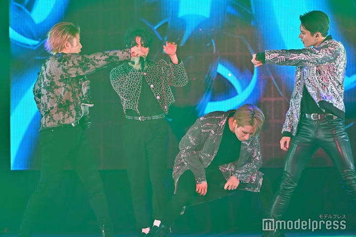 (左から)本田康祐、佐野文哉、浦野秀太、中川勝就/OWV(C)モデルプレス