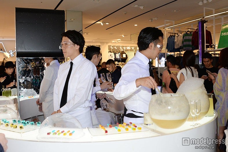 H＆M新宿店で行われたリニューアルオープン記念パーティーの様子