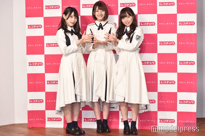 柿崎芽実、佐々木美玲、齊藤京子 (C)モデルプレス