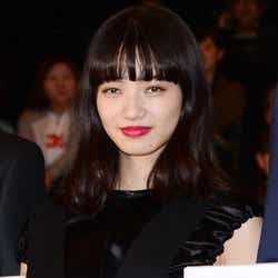 モデルプレス - 小松菜奈、シックなコーデで魅了も“マイペースぶり”発揮